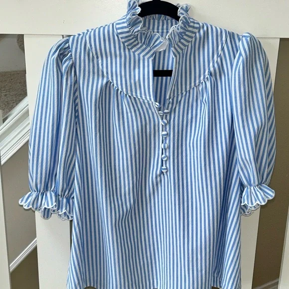 Tuckernuck Pomander Place Flirty Blue Stripe Selena Blouse Still sold on site! M - Picture 1 of 13